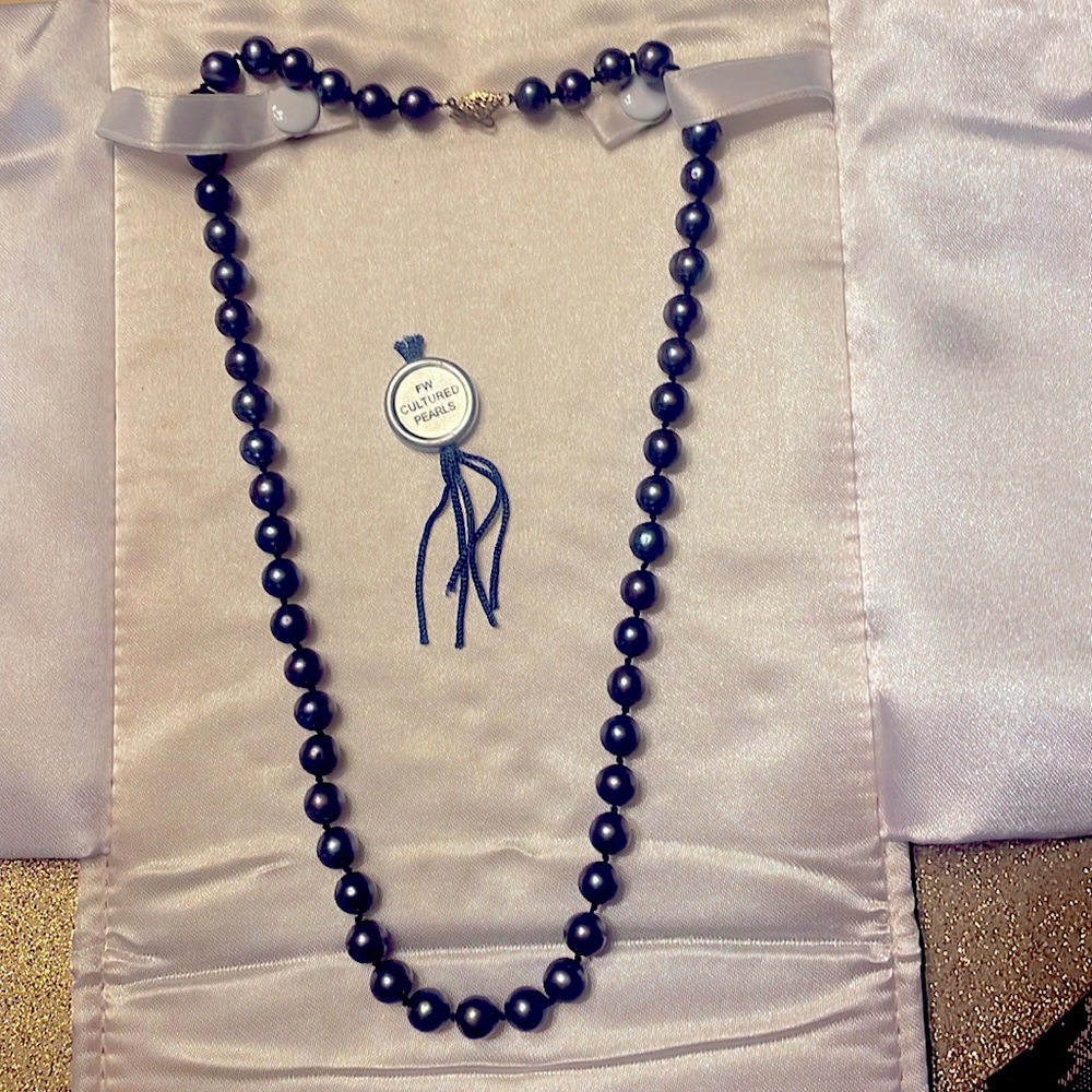 Black Pearl necklace